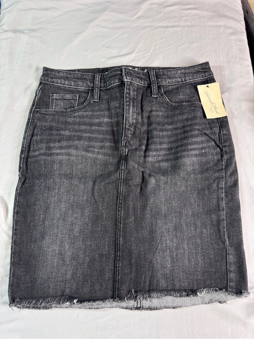 NWT Universal Thread Black Denim Mini Skirt Size 10 30R Raw Frayed Hem